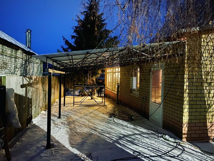 Как выбрать односкатный или двускатный автонавес под планировку участка в Твери